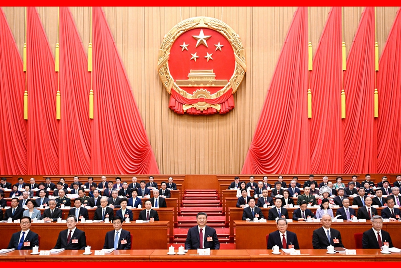 十四屆全國人大三次會議在京開幕 習(xí)近平等在主席臺就座