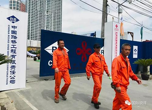 中國助力菲律賓實施許多民生項目。這是正在建設中的中國經援兩座橋項目，有助于緩解首都馬尼拉的擁堵難題。（圖片來源：中央廣播電視總臺央視新聞）